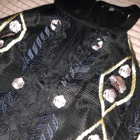 Floral Embroidered Sheath Dress - Picture 4 of 16